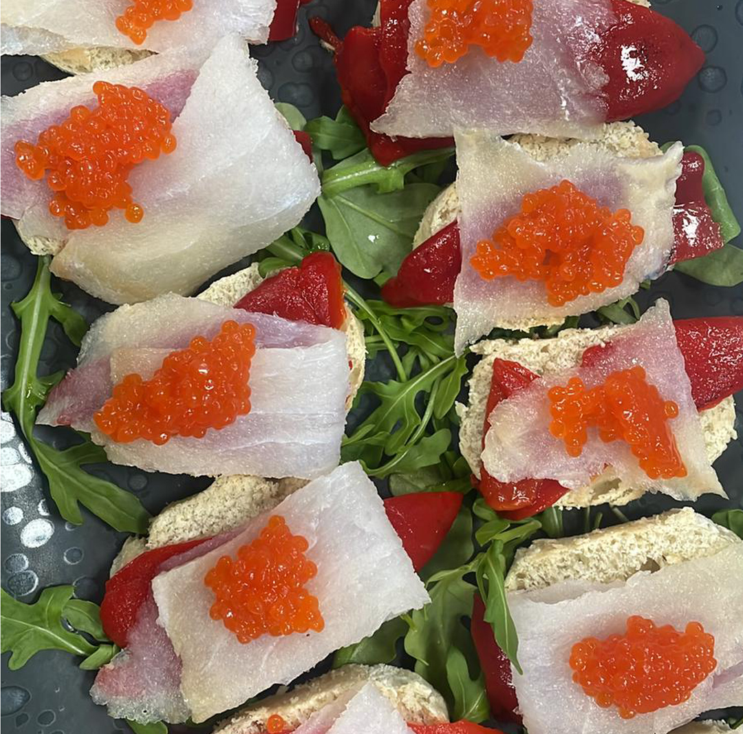 Canapé de bacalao y huevas