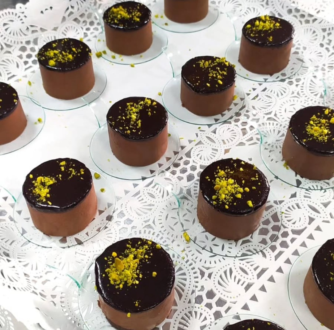 Postre de chocolate y pistacho